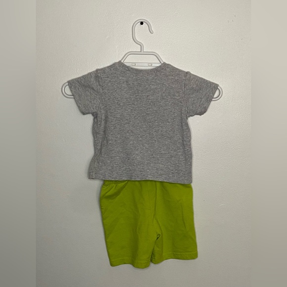 Baby Yoda 2 Piece Set T-shirt + Shorts 24 months - Picture 2 of 3